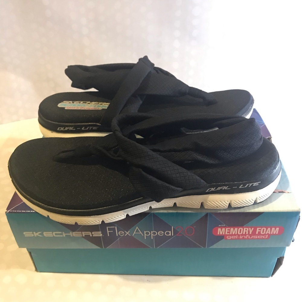New-Skechers size 7 Flex Appeal sandals
